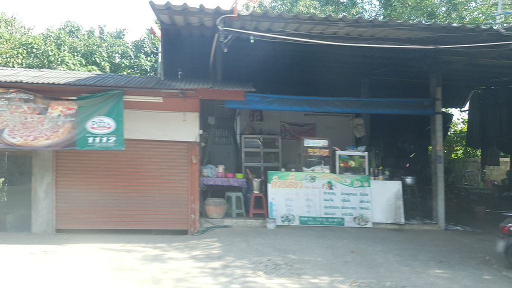 ภาพถนนตรงที่ เชียงใหม่ไฮเทค ตั้งอยู่ ถ่ายโดย rororo พ.ศ. 2562 (2019) · A street-level view of where เชียงใหม่ไฮเทค · Chiang Mai Haithek stands, by rororo in 2562 (2019)