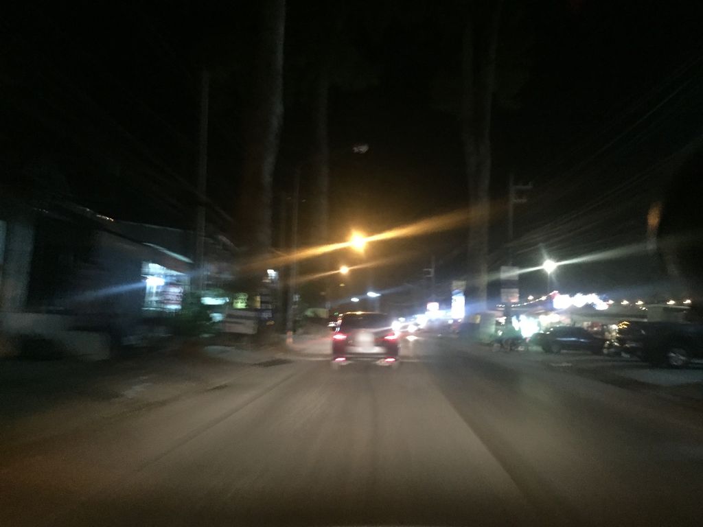 ภาพถนนตรงที่ คอมฮิป ตั้งอยู่ ถ่ายโดย kyoko พ.ศ. 2561 (2018) · A street-level view of where คอมฮิป · Khomhip stands, by kyoko in 2561 (2018)