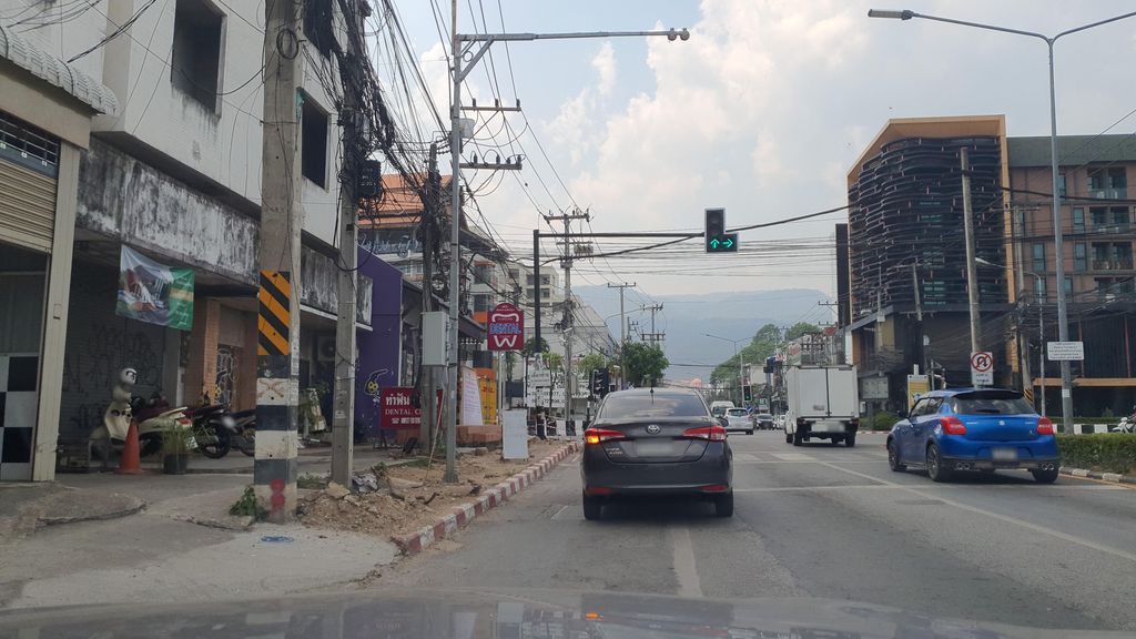 ภาพถนนตรงที่ โชคไพศาลแก๊ส ตั้งอยู่ ถ่ายโดย jrcarlsen พ.ศ. 2566 (2023) · A street-level view of where โชคไพศาลแก๊ส · Chokphaisankaet stands, by jrcarlsen in 2566 (2023)