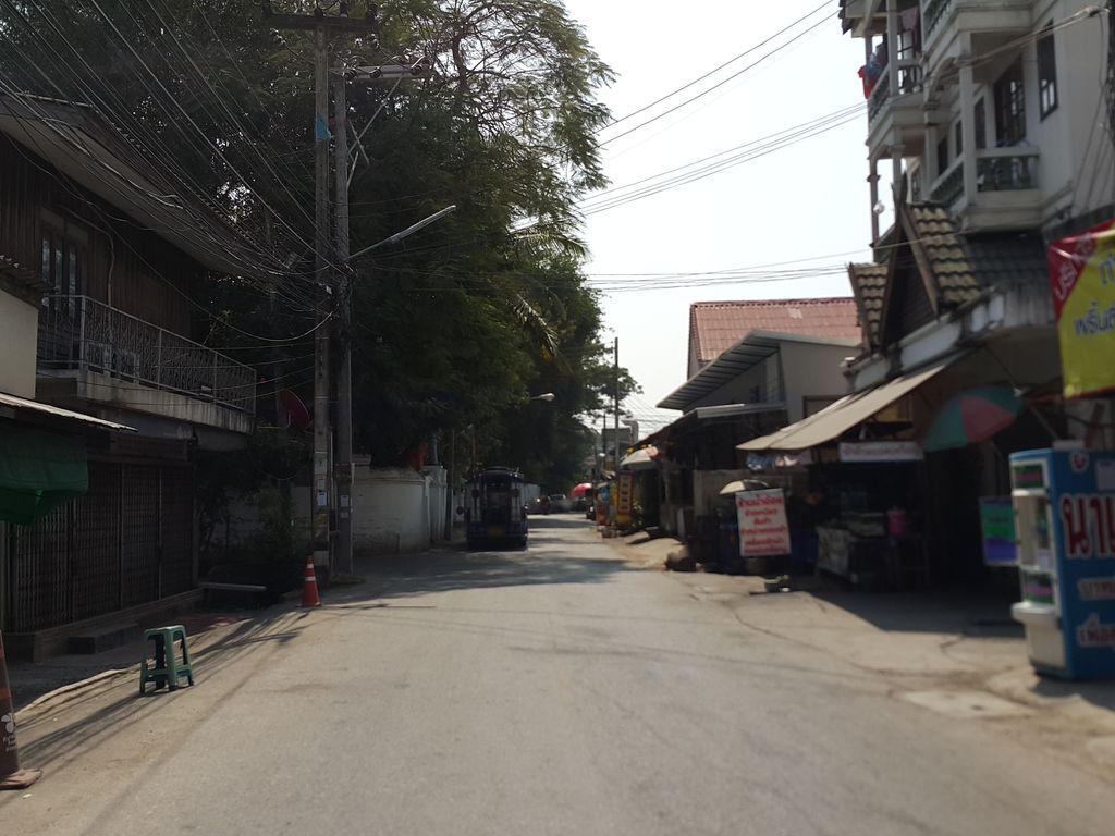ภาพถนนตรงที่ ตู้น้ำหยอดเหรียญ (พีระ เซอร์วิส ) ตั้งอยู่ ถ่ายโดย jrcarlsen พ.ศ. 2558 (2015) · A street-level view of where ตู้น้ำหยอดเหรียญ (พีระ เซอร์วิส ) · Tunam Yotrian (phira Service ) stands, by jrcarlsen in 2558 (2015)