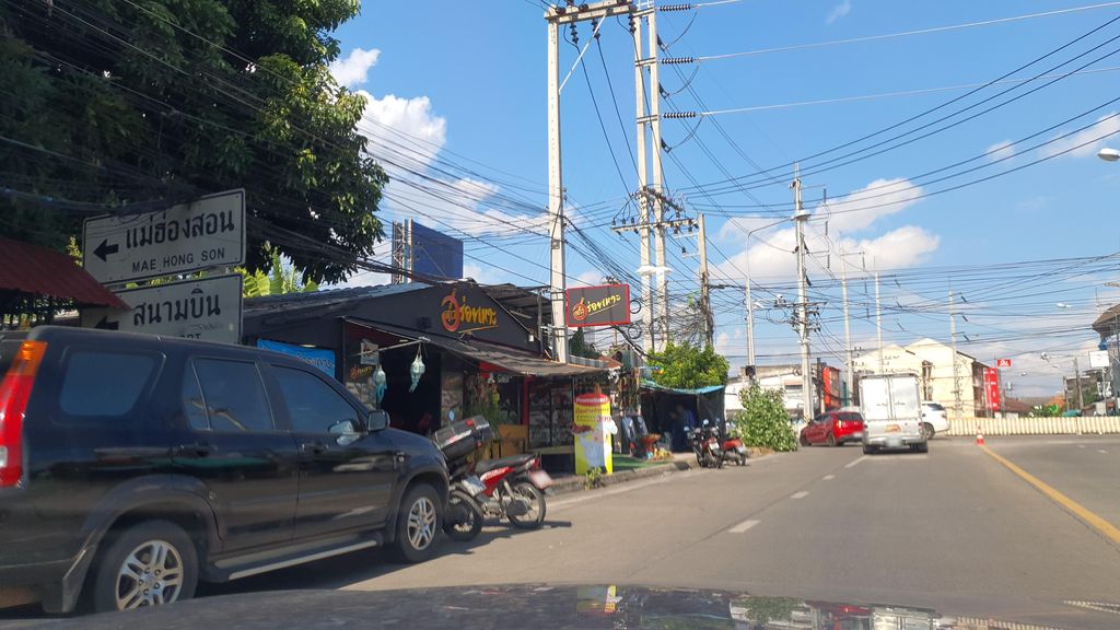 ภาพถนนตรงที่ ตู้น้ำดื่มหยอดเหรียญ (view) ตั้งอยู่ ถ่ายโดย jrcarlsen พ.ศ. 2565 (2022) · A street-level view of where ตู้น้ำดื่มหยอดเหรียญ (view) stands, by jrcarlsen in 2565 (2022)