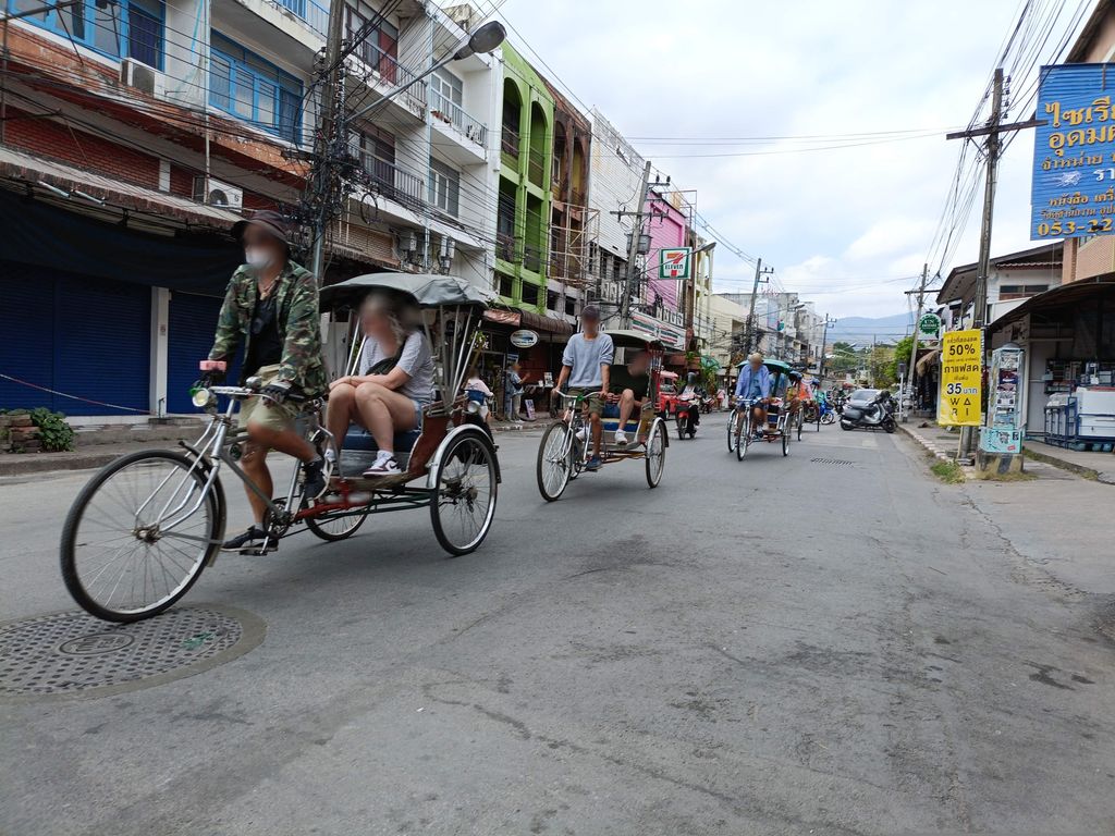 ภาพถนนตรงที่ ตู้น้ำหยอดเหรียญ (aquatek) ตั้งอยู่ ถ่ายโดย skillsy พ.ศ. 2568 (2025) · A street-level view of where ตู้น้ำหยอดเหรียญ (aquatek) stands, by skillsy in 2568 (2025)