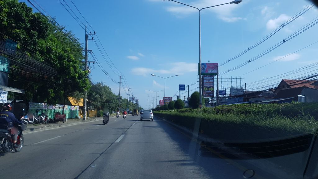 ภาพถนนตรงที่ น้องหล้าแก๊ส ตั้งอยู่ ถ่ายโดย silamanee พ.ศ. 2561 (2018) · A street-level view of where น้องหล้าแก๊ส · Nonglakaet stands, by silamanee in 2561 (2018)