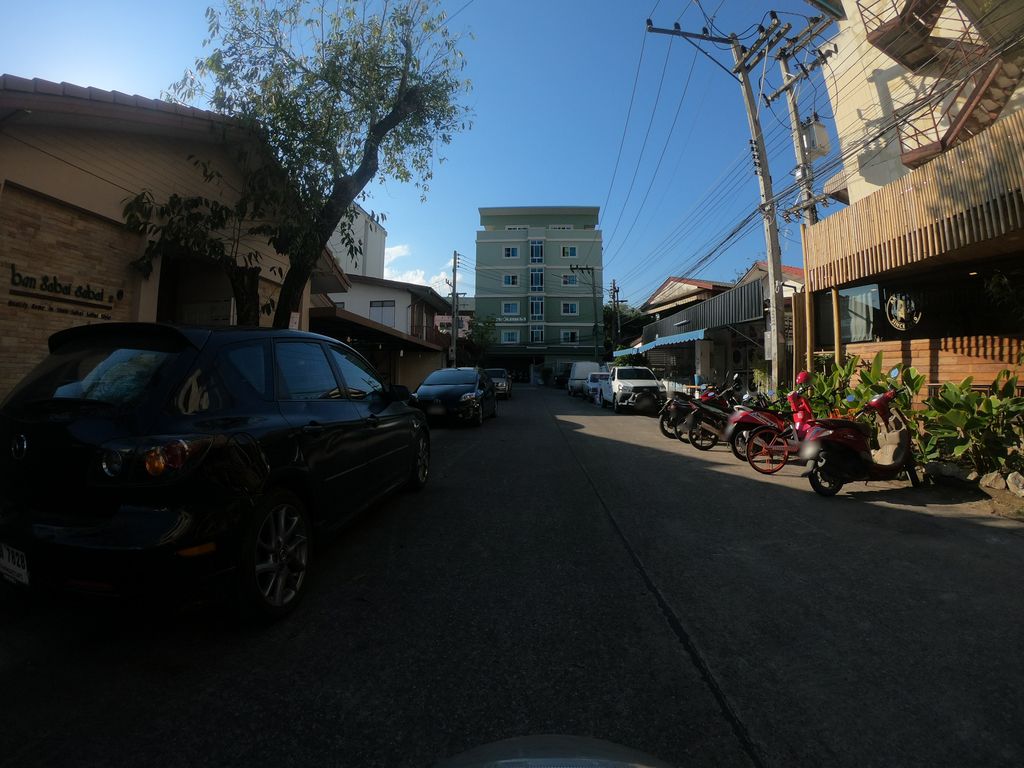ภาพถนนตรงที่ เวียงพิงค์แก๊ส ตั้งอยู่ ถ่ายโดย chanuwath_grab พ.ศ. 2562 (2019) · A street-level view of where เวียงพิงค์แก๊ส · Wiang Phing Kaet stands, by chanuwath_grab in 2562 (2019)
