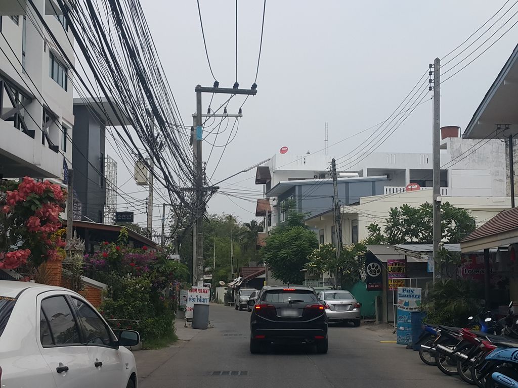 ภาพถนนตรงที่ ตู้น้ำหยอดเหรียญ(nanoplus) ตั้งอยู่ ถ่ายโดย jrcarlsen พ.ศ. 2559 (2016) · A street-level view of where ตู้น้ำหยอดเหรียญ(nanoplus) stands, by jrcarlsen in 2559 (2016)