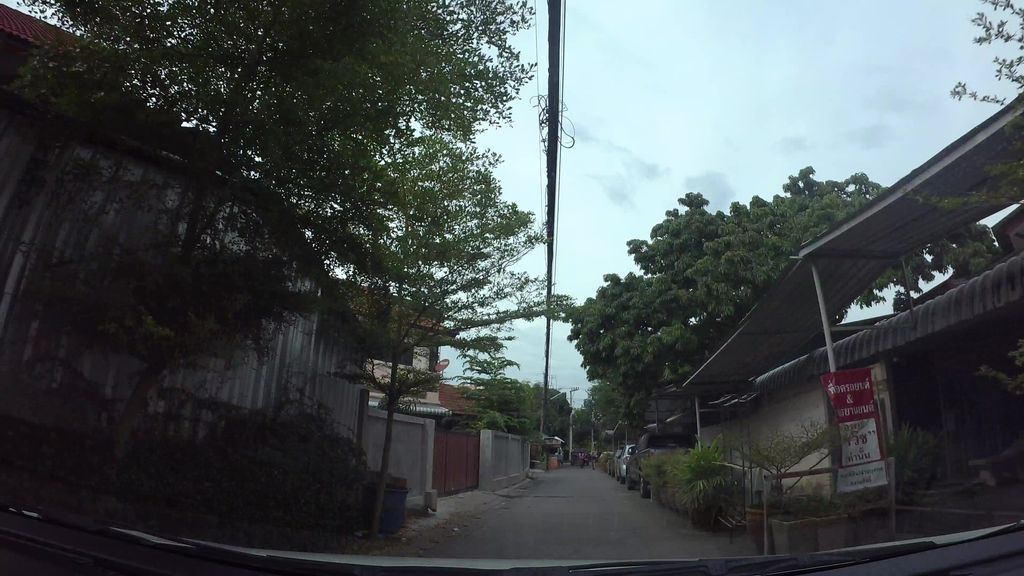 ภาพถนนตรงที่ ตู้น้ำหยอดเหรียญ (ro fresh) ตั้งอยู่ ถ่ายโดย kaart_3 พ.ศ. 2562 (2019) · A street-level view of where ตู้น้ำหยอดเหรียญ (ro fresh) stands, by kaart_3 in 2562 (2019)