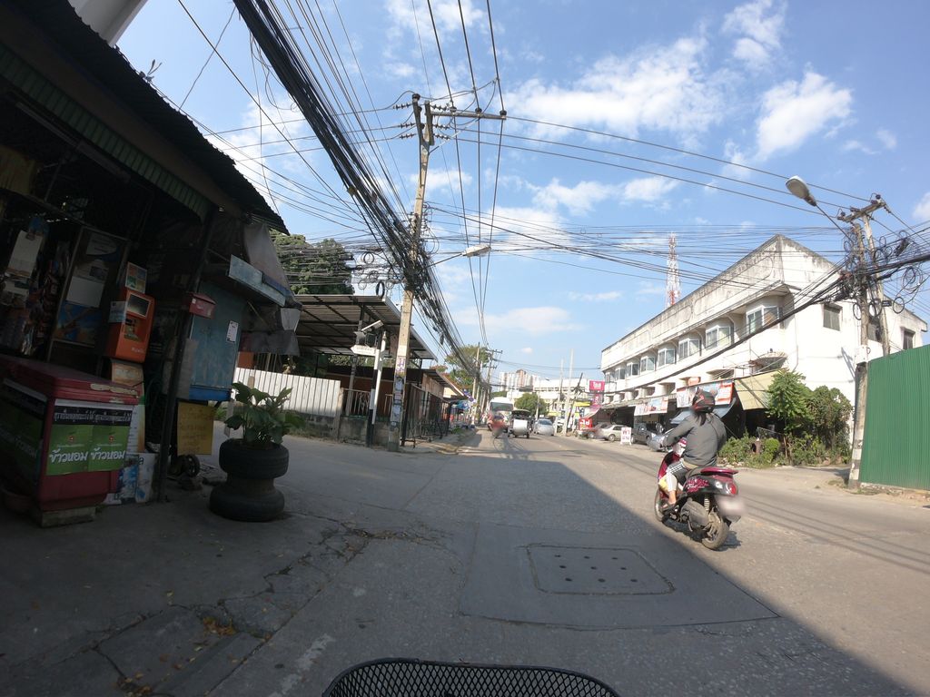 ภาพถนนตรงที่ ตู้น้ำหยอดเหรียญ ( good life) ตั้งอยู่ ถ่ายโดย chanuwath_grab พ.ศ. 2562 (2019) · A street-level view of where ตู้น้ำหยอดเหรียญ ( good life) stands, by chanuwath_grab in 2562 (2019)