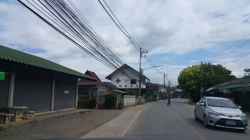ภาพถนนตรงที่ หมอจ๋า สัตวแพทย์ ตั้งอยู่ ถ่ายโดย jrcarlsen พ.ศ. 2560 (2017) · A street-level view of where หมอจ๋า สัตวแพทย์ · Mo Cha Satwaphaet stands, by jrcarlsen in 2560 (2017)
