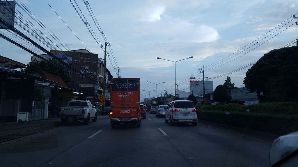 ภาพถนนตรงที่ น้ำปิงเพ็ทแคร์ (สาขาแม่เหียะ) ตั้งอยู่ ถ่ายโดย silamanee พ.ศ. 2561 (2018) · A street-level view of where น้ำปิงเพ็ทแคร์ (สาขาแม่เหียะ) · Nam Ping Pet Care (sakha Mae Hia) stands, by silamanee in 2561 (2018)