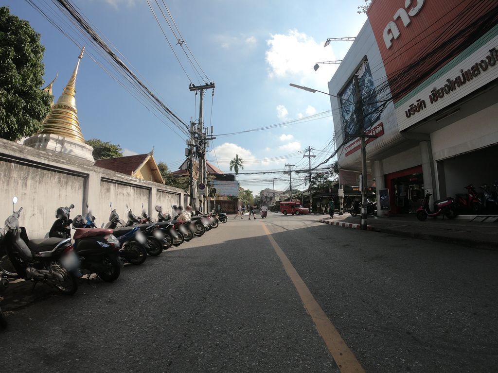 ภาพถนนตรงที่ North Gate Spirit ตั้งอยู่ ถ่ายโดย chanuwath_grab พ.ศ. 2562 (2019) · A street-level view of where North Gate Spirit stands, by chanuwath_grab in 2562 (2019)