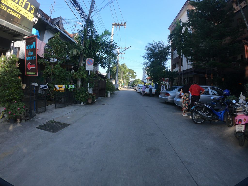 ภาพถนนตรงที่ ร้านมนตรีถ่ายเอกสาร ตั้งอยู่ ถ่ายโดย chanuwath_grab พ.ศ. 2562 (2019) · A street-level view of where MONTREE COPY stands, by chanuwath_grab in 2562 (2019)