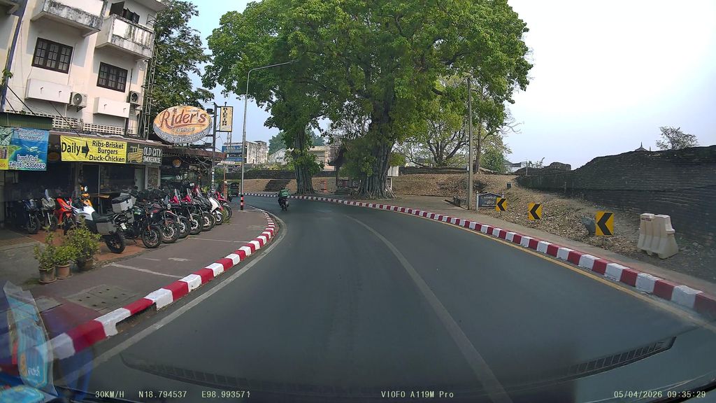 ภาพถนนตรงที่ Britbike ตั้งอยู่ ถ่ายโดย ThailandCambodia พ.ศ. 2569 (2026) · A street-level view of where Britbike stands, by ThailandCambodia in 2569 (2026)