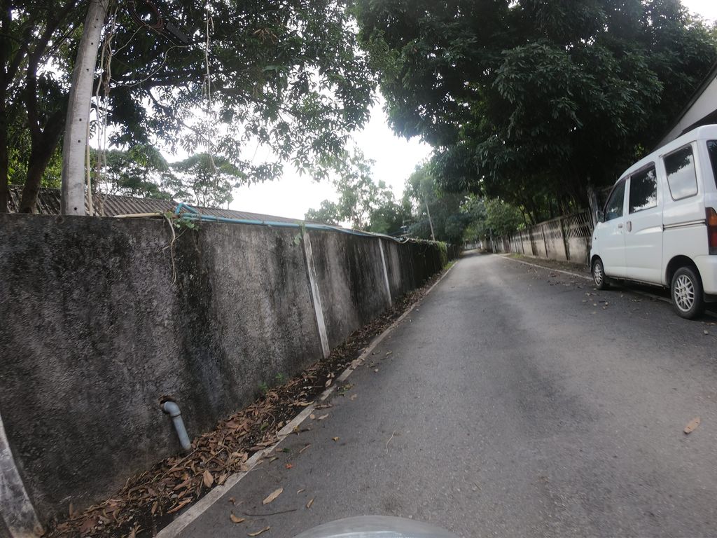 ภาพถนนตรงที่ ดอยไซคลิ่งสตูดิโอ ตั้งอยู่ ถ่ายโดย chanuwath_grab พ.ศ. 2562 (2019) · A street-level view of where doi cycling studio stands, by chanuwath_grab in 2562 (2019)
