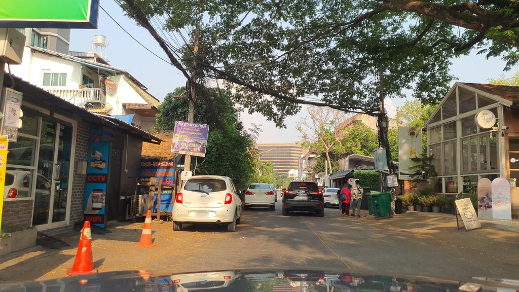 ภาพถนนตรงที่ BUNNY MOTORBIKE & SCOOTER RENTAL - รถเช่าเชียงใหม่ ตั้งอยู่ ถ่ายโดย jrcarlsen พ.ศ. 2565 (2022) · A street-level view of where BUNNY MOTORBIKE & SCOOTER RENTAL - รถเช่าเชียงใหม่ stands, by jrcarlsen in 2565 (2022)