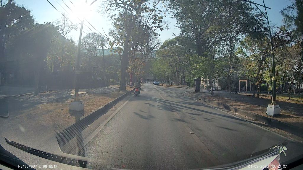 ภาพถนนตรงที่ ทางเข้าที่จอดรถ ตั้งอยู่ ถ่ายโดย ThailandCambodia พ.ศ. 2569 (2026) · A street-level view of where ทางเข้าที่จอดรถ · Thangkhao Thi Chot Rot stands, by ThailandCambodia in 2569 (2026)