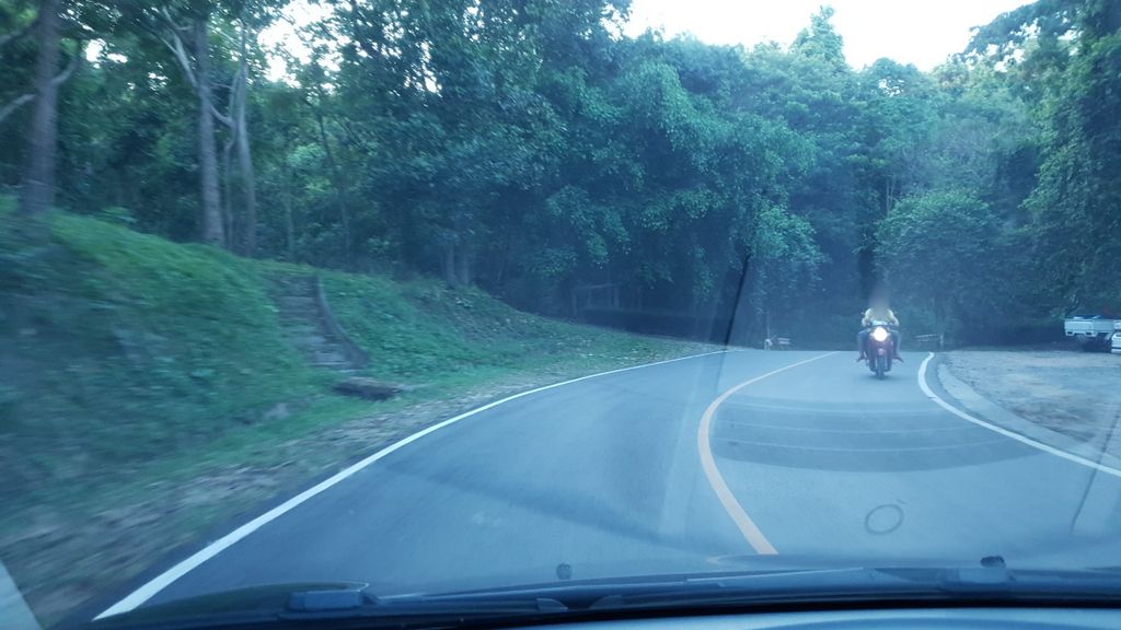 ภาพถนนตรงที่ ที่จอดรถ · ย่านแม่ริม ตั้งอยู่ ถ่ายโดย silamanee พ.ศ. 2561 (2018) · A street-level view of where Parking · Mae Rim stands, by silamanee in 2561 (2018)