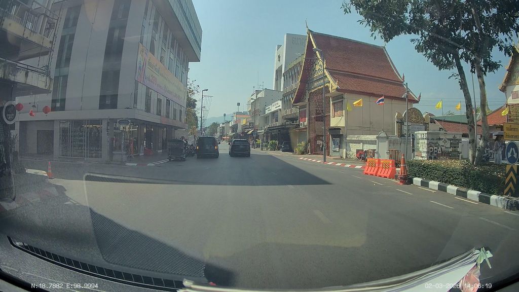 ภาพถนนตรงที่ บริษัท เจริญศิลป์ เชียงใหม่ จำกัด ตั้งอยู่ ถ่ายโดย ThailandCambodia พ.ศ. 2569 (2026) · A street-level view of where Charoen Silpa stands, by ThailandCambodia in 2569 (2026)