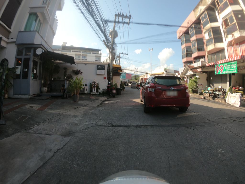 ภาพถนนตรงที่ ดั่งใจ๋ กุงเกง ตั้งอยู่ ถ่ายโดย chanuwath_grab พ.ศ. 2562 (2019) · A street-level view of where ดั่งใจ๋ กุงเกง · Dangchai Kungkeng stands, by chanuwath_grab in 2562 (2019)