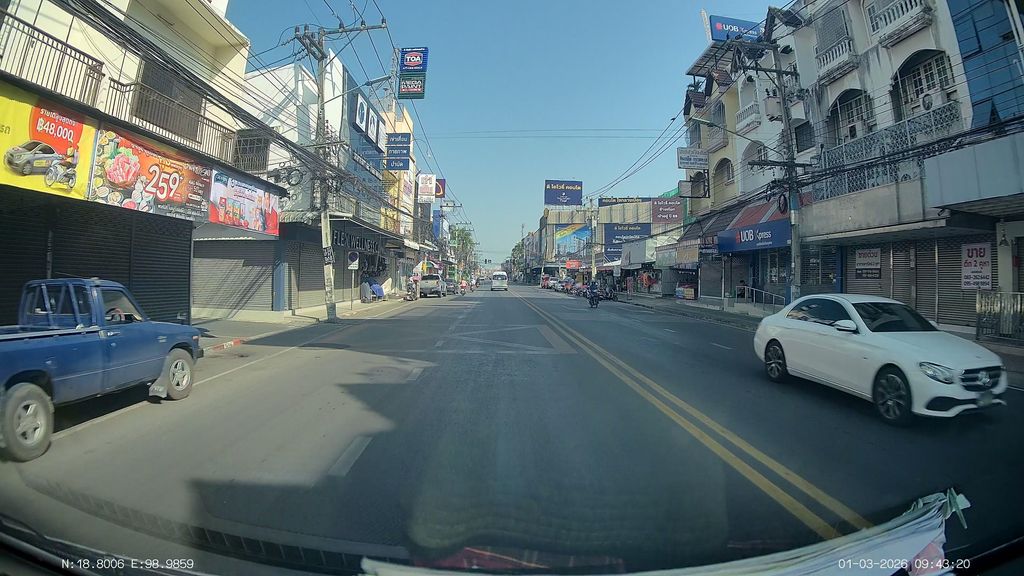 ภาพถนนตรงที่ แว่นท็อปเจริญ ตั้งอยู่ ถ่ายโดย ThailandCambodia พ.ศ. 2569 (2026) · A street-level view of where Top Charoen Optical stands, by ThailandCambodia in 2569 (2026)