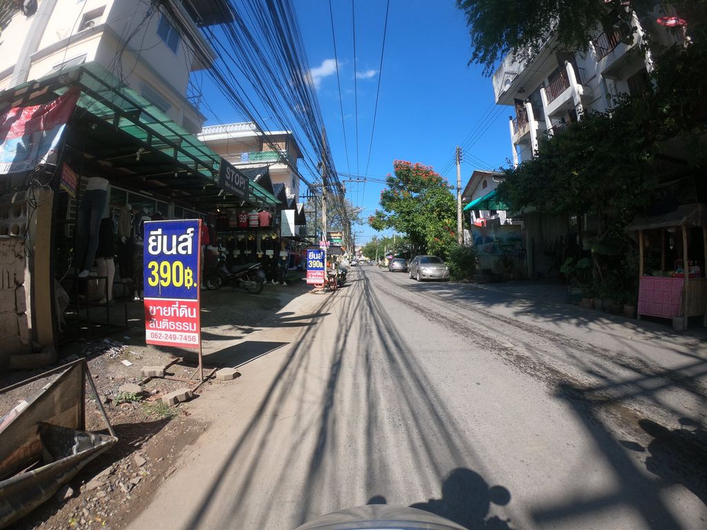 ภาพถนนตรงที่ Rathida ตั้งอยู่ ถ่ายโดย chanuwath_grab พ.ศ. 2562 (2019) · A street-level view of where Rathida stands, by chanuwath_grab in 2562 (2019)
