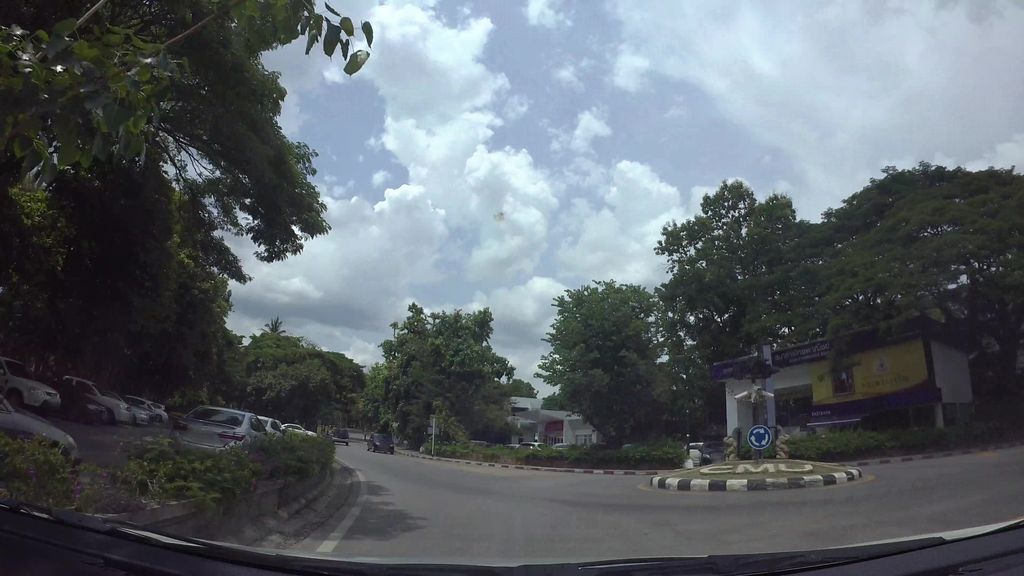 ภาพถนนตรงที่ ที่จอดรถ · ห่างกลางมหาวิทยาลัยเชียงใหม่ (มช.) 360 ม. ไปทางเหนือ ตั้งอยู่ ถ่ายโดย kaart_3 พ.ศ. 2562 (2019) · A street-level view of where Parking · 360 m due north of the middle of Chiang Mai University (CMU) stands, by kaart_3 in 2562 (2019)