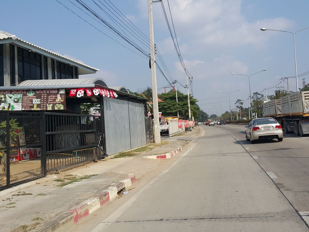 ภาพถนนตรงที่ Richco Motor Sports ตั้งอยู่ ถ่ายโดย jrcarlsen พ.ศ. 2557 (2014) · A street-level view of where Richco Motor Sports stands, by jrcarlsen in 2557 (2014)