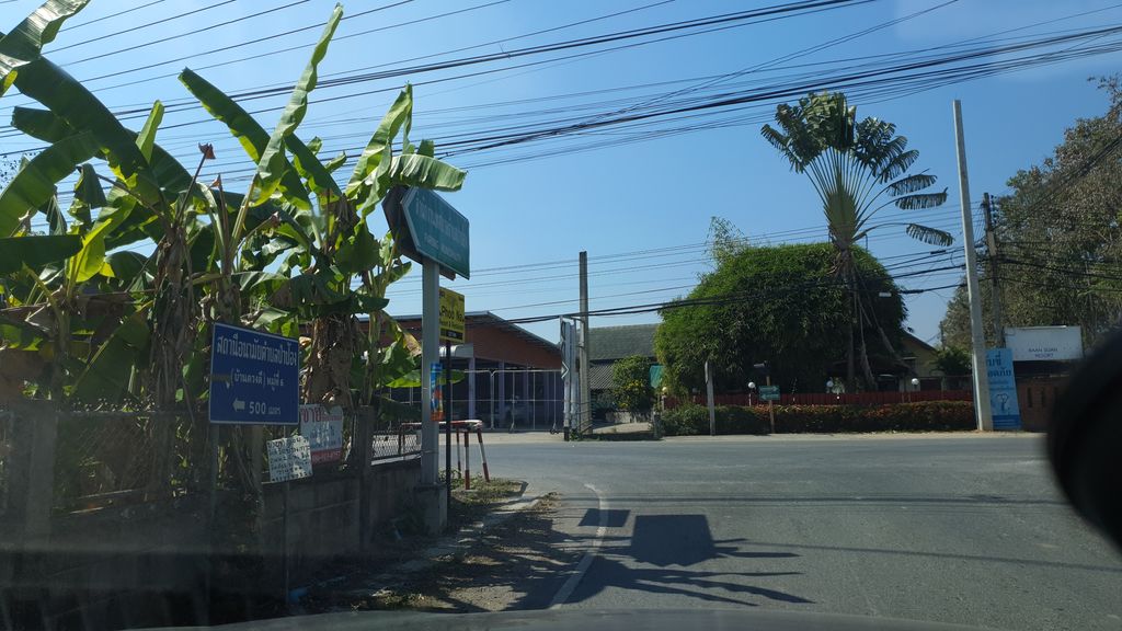 ภาพถนนตรงที่ ดอยสะเก็ดไบซิเคิล ตั้งอยู่ ถ่ายโดย jrcarlsen พ.ศ. 2563 (2020) · A street-level view of where Doi Saket Bicycles stands, by jrcarlsen in 2563 (2020)