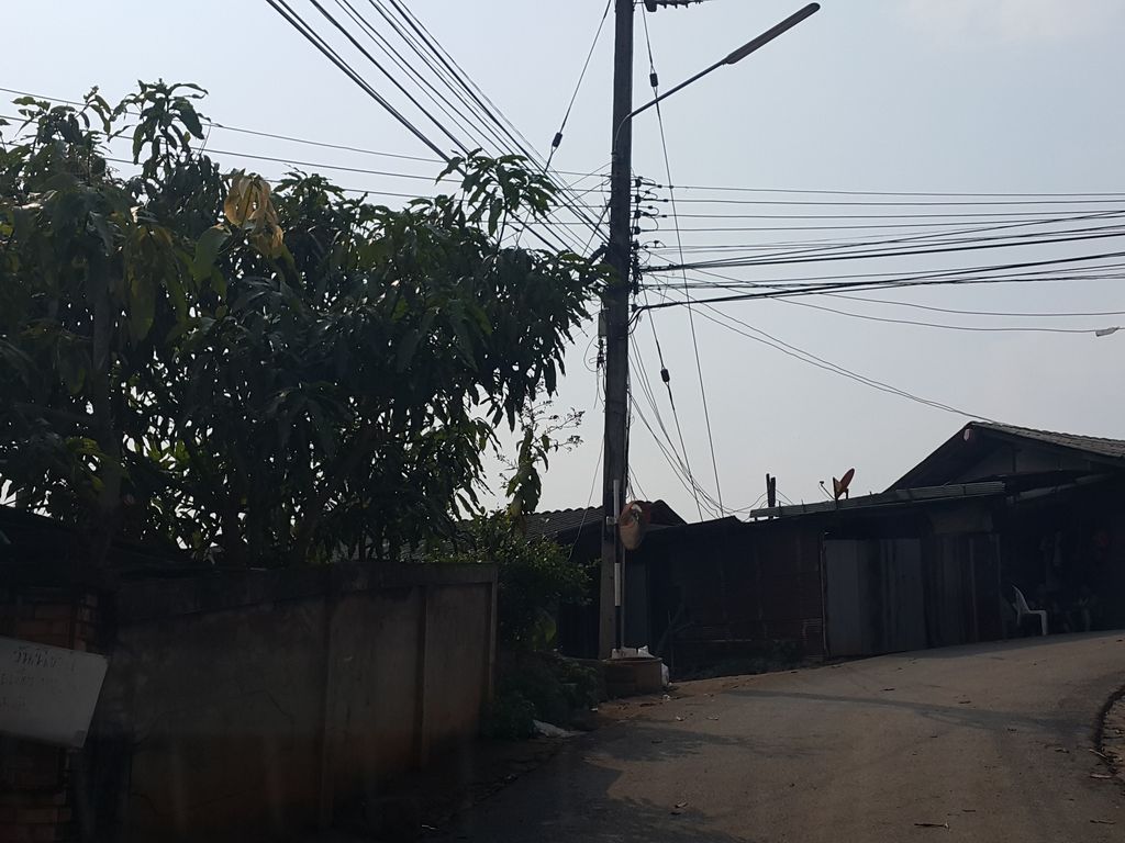 ภาพถนนตรงที่ Repair shop ตั้งอยู่ ถ่ายโดย jrcarlsen พ.ศ. 2559 (2016) · A street-level view of where Repair shop stands, by jrcarlsen in 2559 (2016)