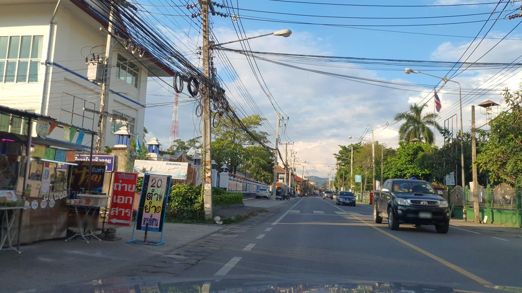 ภาพถนนตรงที่ นาว ก็อปปี้ ตั้งอยู่ ถ่ายโดย jrcarlsen พ.ศ. 2564 (2021) · A street-level view of where Now Copy stands, by jrcarlsen in 2564 (2021)