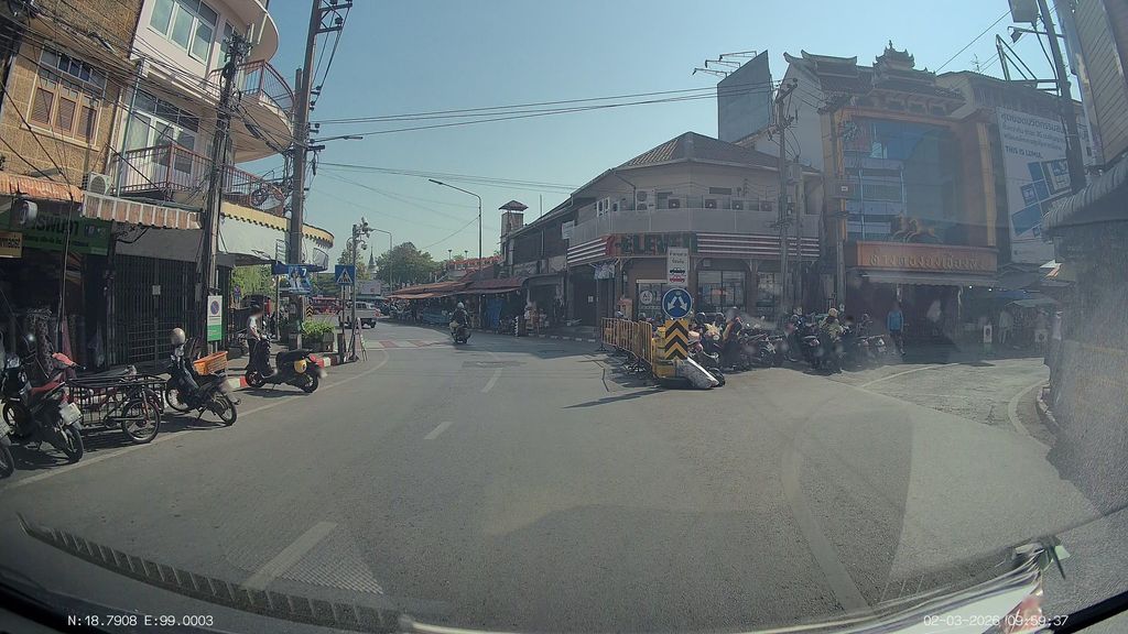 ภาพถนนตรงที่ แว่นท็อปเจริญ ตั้งอยู่ ถ่ายโดย ThailandCambodia พ.ศ. 2569 (2026) · A street-level view of where Top Charoen Optical stands, by ThailandCambodia in 2569 (2026)