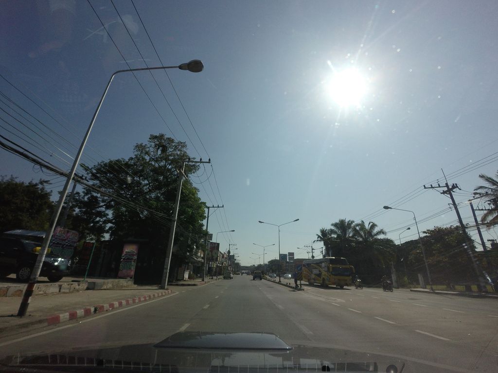 ภาพถนนตรงที่ ที่จอดรถ · ใกล้ประตูแสนปุง 560 ม. ตั้งอยู่ ถ่ายโดย mishari พ.ศ. 2559 (2016) · A street-level view of where Parking · 560 m from Saen Pung Gate stands, by mishari in 2559 (2016)
