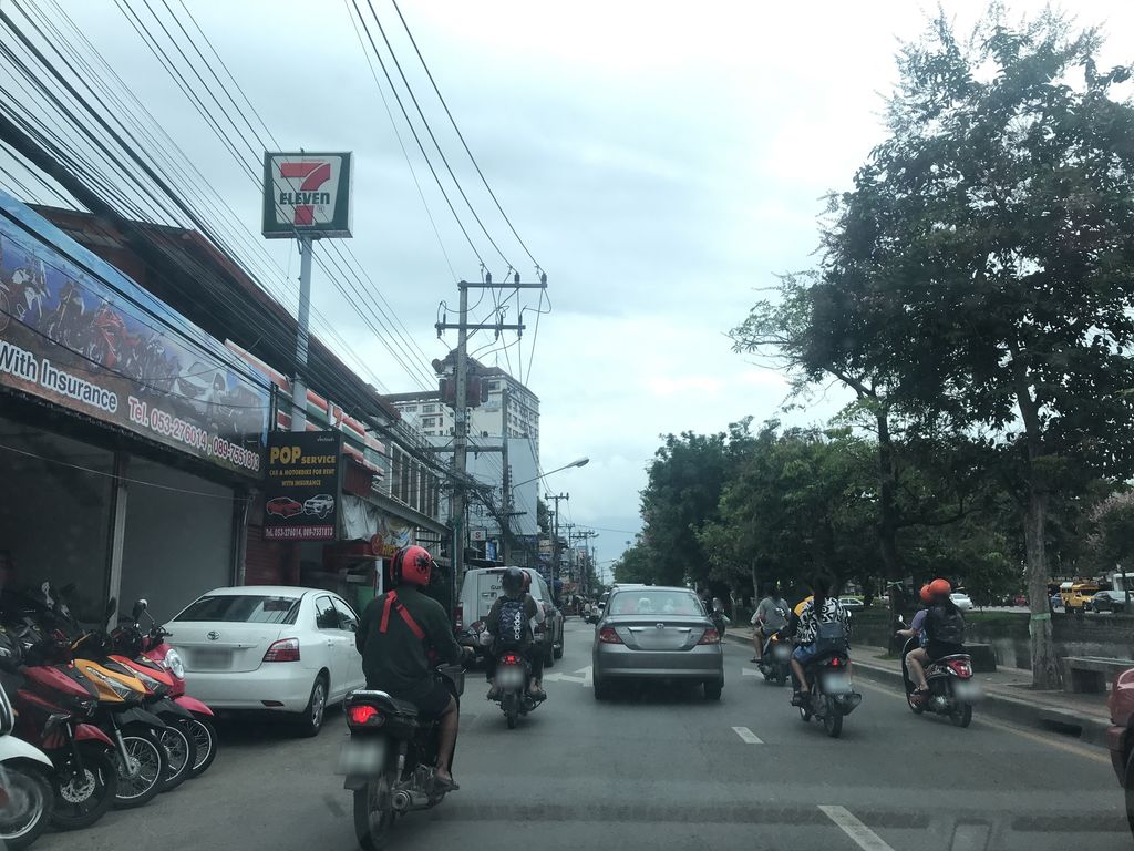 ภาพถนนตรงที่ Bamboo Bike Rentals ตั้งอยู่ ถ่ายโดย prasert พ.ศ. 2561 (2018) · A street-level view of where Bamboo Bike Rentals stands, by prasert in 2561 (2018)