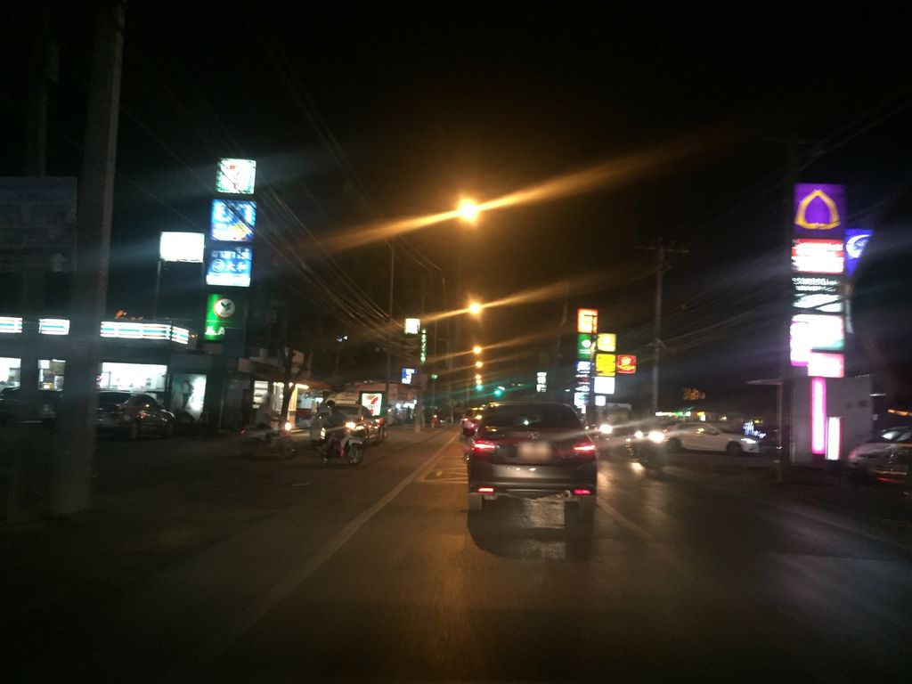 ภาพถนนตรงที่ Lemon Girl ตั้งอยู่ ถ่ายโดย kyoko พ.ศ. 2561 (2018) · A street-level view of where Lemon Girl stands, by kyoko in 2561 (2018)