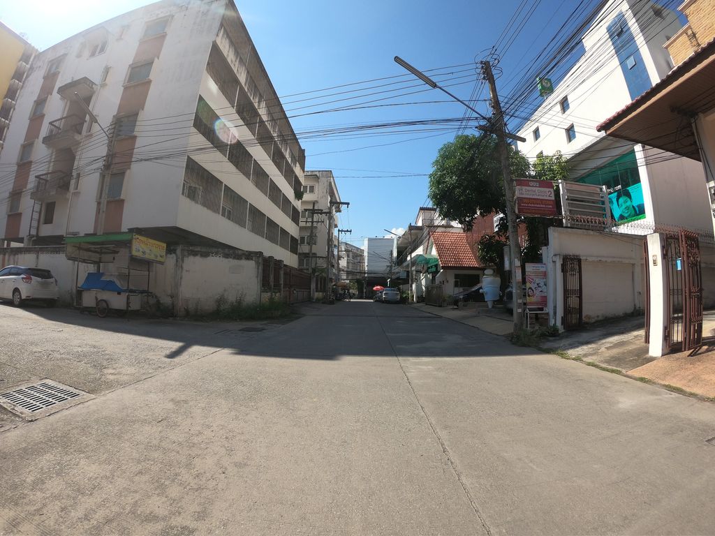 ภาพถนนตรงที่ Riders Care ตั้งอยู่ ถ่ายโดย chanuwath_grab พ.ศ. 2562 (2019) · A street-level view of where Riders Care stands, by chanuwath_grab in 2562 (2019)