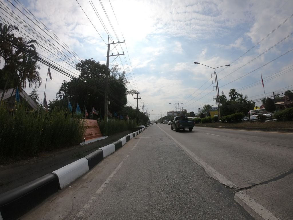 ภาพถนนตรงที่ หมวดทางการแม่ริม ตั้งอยู่ ถ่ายโดย chanuwath_grab พ.ศ. 2562 (2019) · A street-level view of where Mae Rim Highway Office stands, by chanuwath_grab in 2562 (2019)