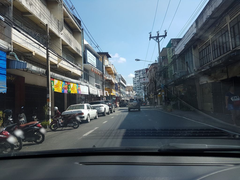 ภาพถนนตรงที่ ศักดา ทันตคลินิก ตั้งอยู่ ถ่ายโดย ekkarin พ.ศ. 2561 (2018) · A street-level view of where Sakda stands, by ekkarin in 2561 (2018)