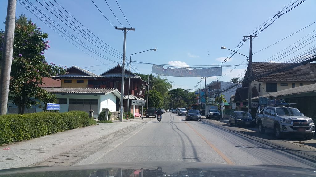 ภาพถนนตรงที่ สำนักงานเกษตรอำเภอ ตั้งอยู่ ถ่ายโดย jrcarlsen พ.ศ. 2561 (2018) · A street-level view of where District Agriculture Office stands, by jrcarlsen in 2561 (2018)