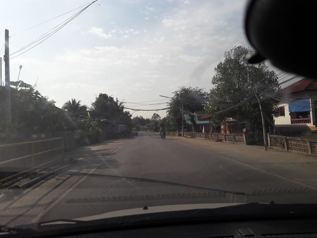 ภาพถนนตรงที่ Village Headman ตั้งอยู่ ถ่ายโดย noochjaree พ.ศ. 2561 (2018) · A street-level view of where Village Headman stands, by noochjaree in 2561 (2018)