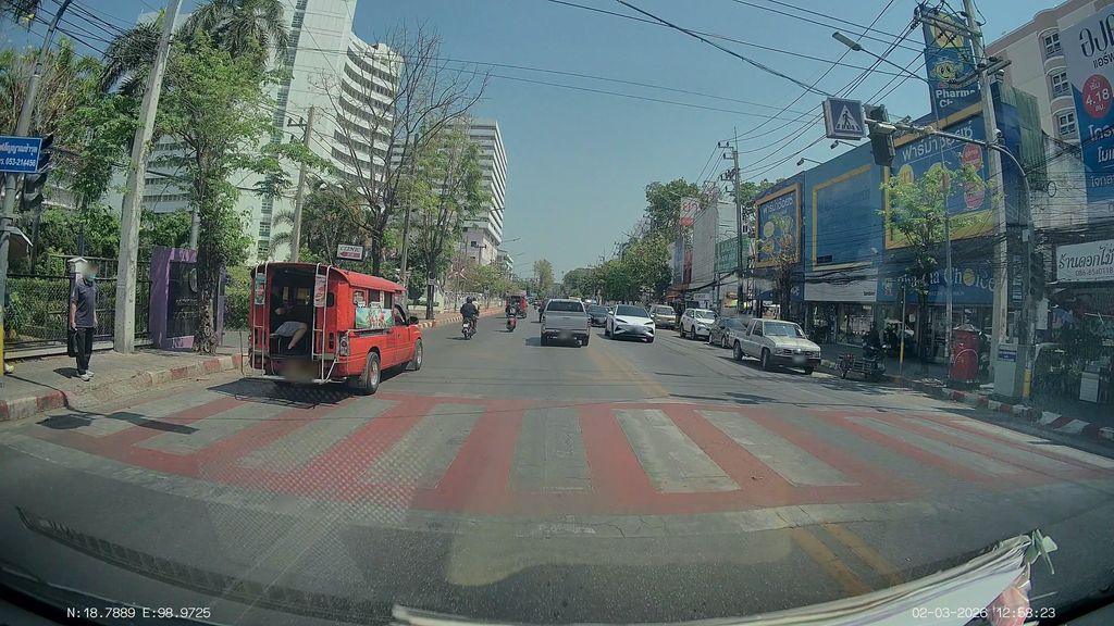 ภาพถนนตรงที่ แว่นท็อปเจริญ ตั้งอยู่ ถ่ายโดย ThailandCambodia พ.ศ. 2569 (2026) · A street-level view of where Top Charoen Optical stands, by ThailandCambodia in 2569 (2026)