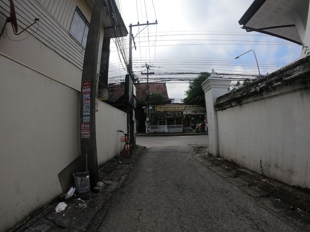 ภาพถนนตรงที่ Screen 108 ตั้งอยู่ ถ่ายโดย chanuwath_grab พ.ศ. 2562 (2019) · A street-level view of where Screen 108 stands, by chanuwath_grab in 2562 (2019)
