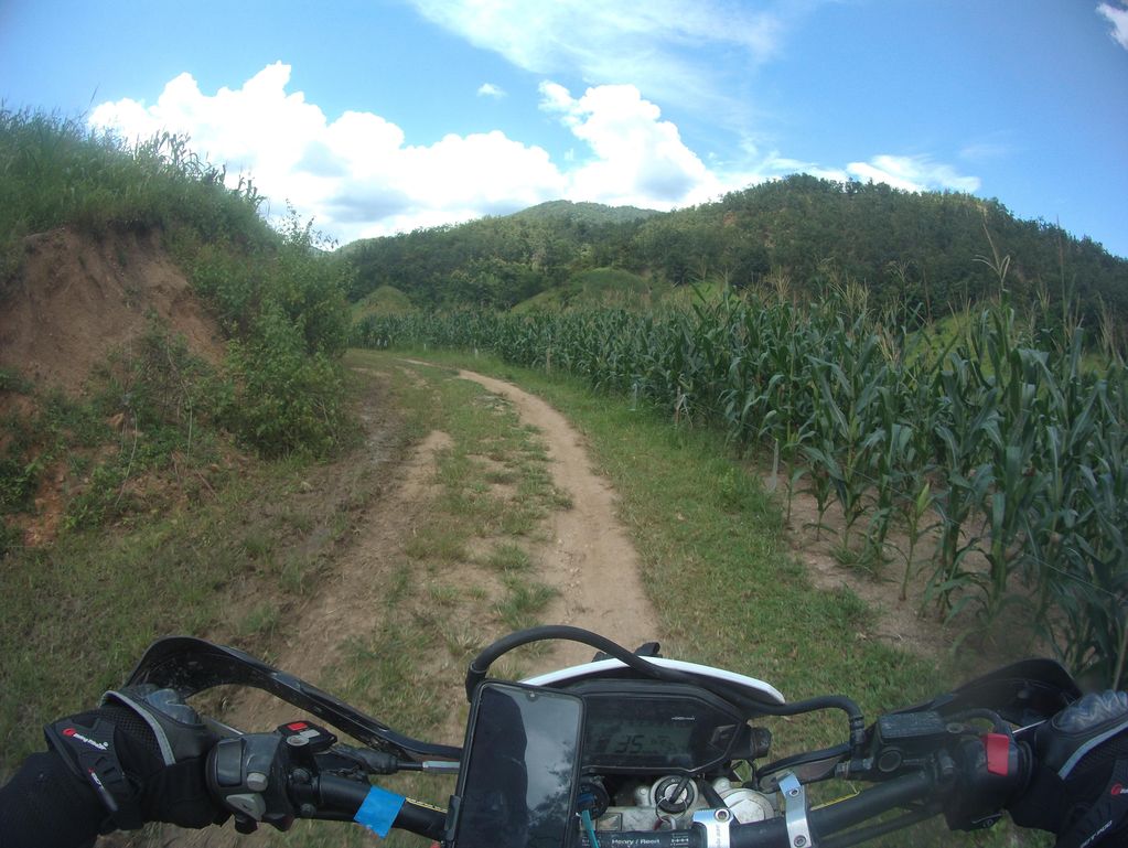 ภาพถนนตรงที่ Start of Single Trail ตั้งอยู่ ถ่ายโดย julcnx พ.ศ. 2566 (2023) · A street-level view of where Start of Single Trail stands, by julcnx in 2566 (2023)
