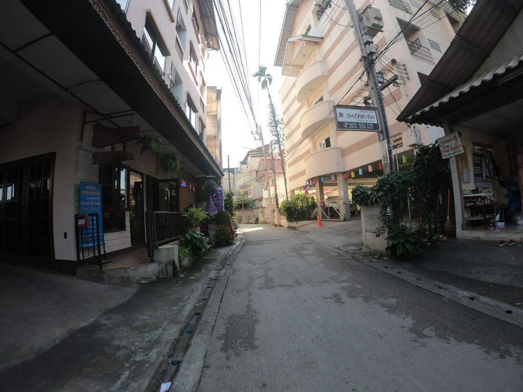 ภาพถนนตรงที่ Drinking water ตั้งอยู่ ถ่ายโดย chanuwath_grab พ.ศ. 2562 (2019) · A street-level view of where Drinking water stands, by chanuwath_grab in 2562 (2019)