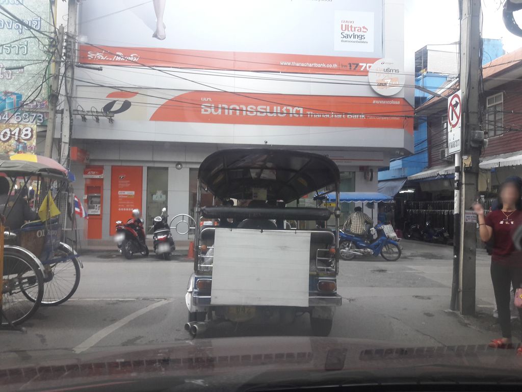 ภาพถนนตรงที่ ร้าน วรวัฒน์ ตั้งอยู่ ถ่ายโดย ratchaphat พ.ศ. 2561 (2018) · A street-level view of where ร้าน วรวัฒน์ · Ran Wonwat stands, by ratchaphat in 2561 (2018)