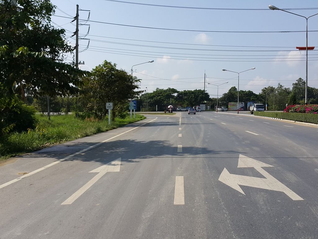 ภาพถนนตรงที่ Tire Tech ตั้งอยู่ ถ่ายโดย jrcarlsen พ.ศ. 2557 (2014) · A street-level view of where Tire Tech stands, by jrcarlsen in 2557 (2014)