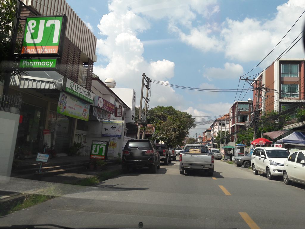ภาพถนนตรงที่ Smile Copy ตั้งอยู่ ถ่ายโดย superbate พ.ศ. 2561 (2018) · A street-level view of where Smile Copy stands, by superbate in 2561 (2018)