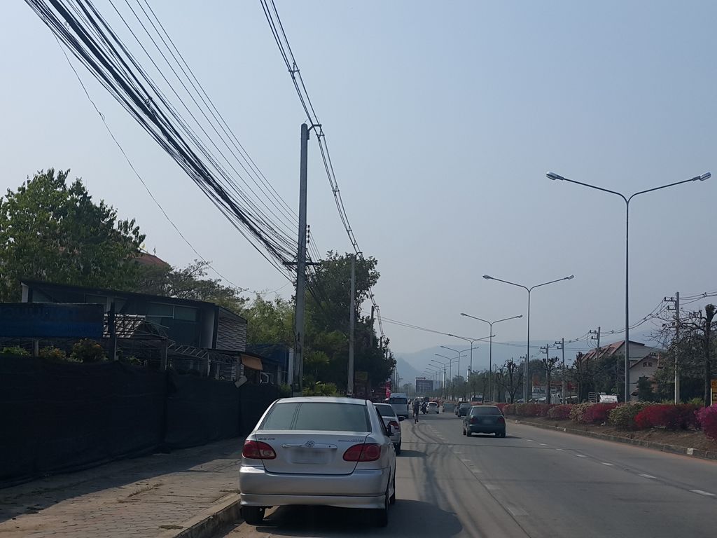 ภาพถนนตรงที่ ที่จอดรถ · ห่างประตูท่าแพ 6.2 กม. ทางตะวันตกเฉียงใต้ ตั้งอยู่ ถ่ายโดย jrcarlsen พ.ศ. 2559 (2016) · A street-level view of where Parking · 6.2 km south-west of Tha Phae Gate stands, by jrcarlsen in 2559 (2016)