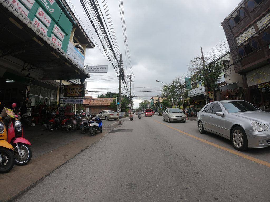 ภาพถนนตรงที่ Dang Service ตั้งอยู่ ถ่ายโดย chanuwath_grab พ.ศ. 2562 (2019) · A street-level view of where Dang Service stands, by chanuwath_grab in 2562 (2019)