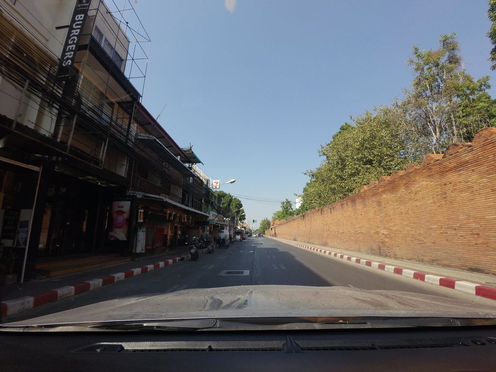 ภาพถนนตรงที่ Saisamorn ตั้งอยู่ ถ่ายโดย mishari พ.ศ. 2564 (2021) · A street-level view of where Saisamorn stands, by mishari in 2564 (2021)
