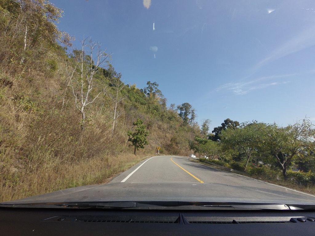 ภาพถนนตรงที่ จุดชมวิวโค้งงาม ตั้งอยู่ ถ่ายโดย mishari พ.ศ. 2564 (2021) · A street-level view of where Kong Gnam view point stands, by mishari in 2564 (2021)