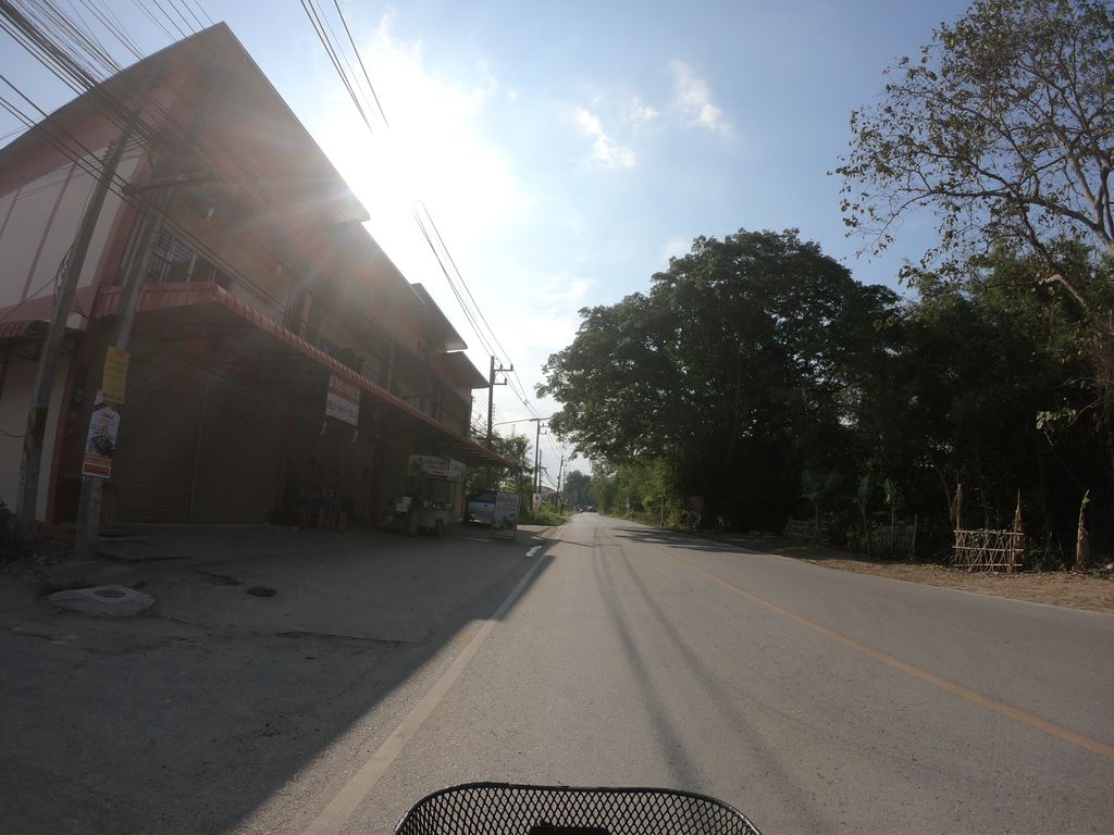 ภาพถนนตรงที่ กระเบื้องไม้งาม ตั้งอยู่ ถ่ายโดย chanuwath_grab พ.ศ. 2562 (2019) · A street-level view of where Maingam Tiles stands, by chanuwath_grab in 2562 (2019)